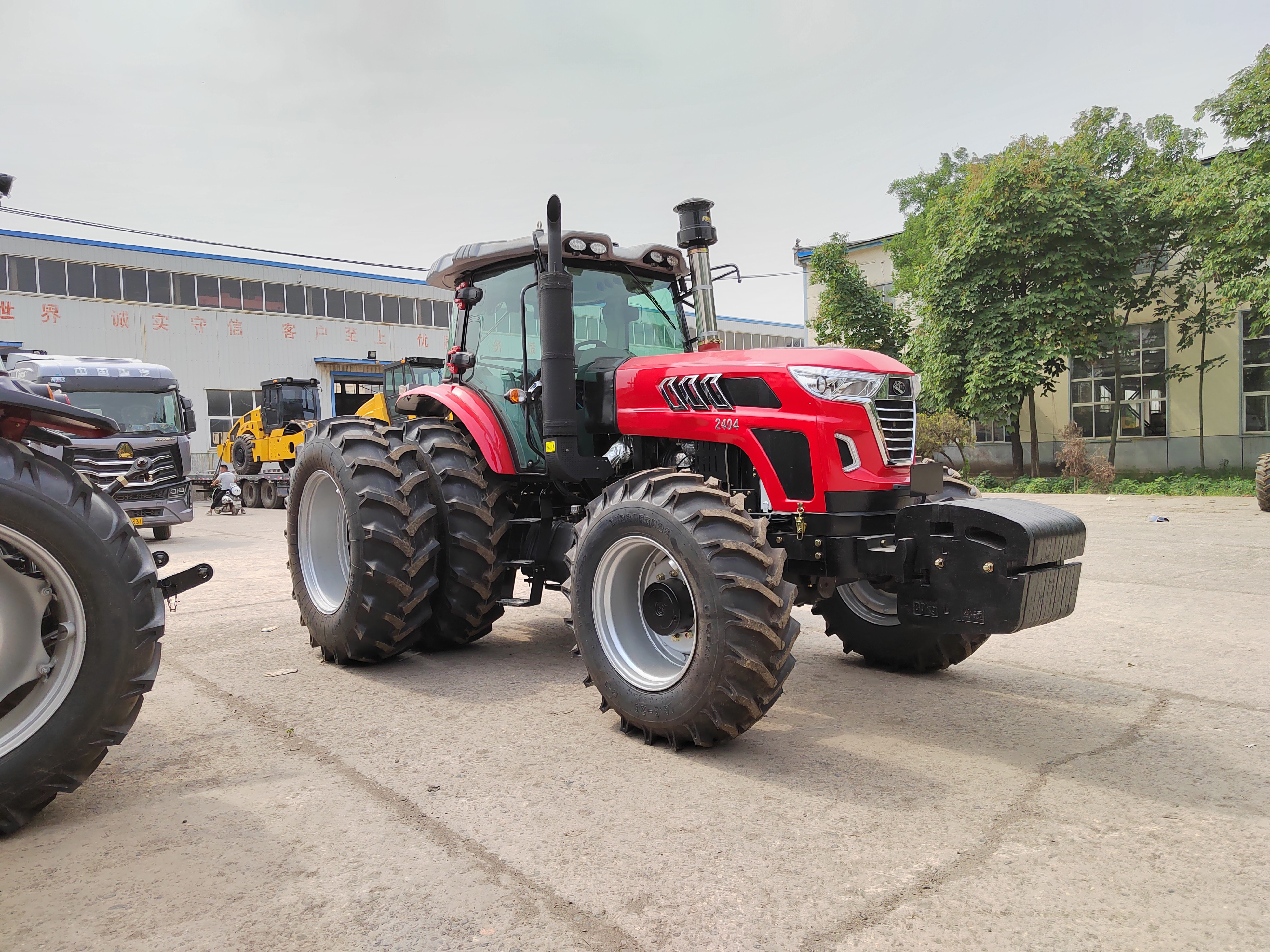 LTG2404 240HP farm tractor