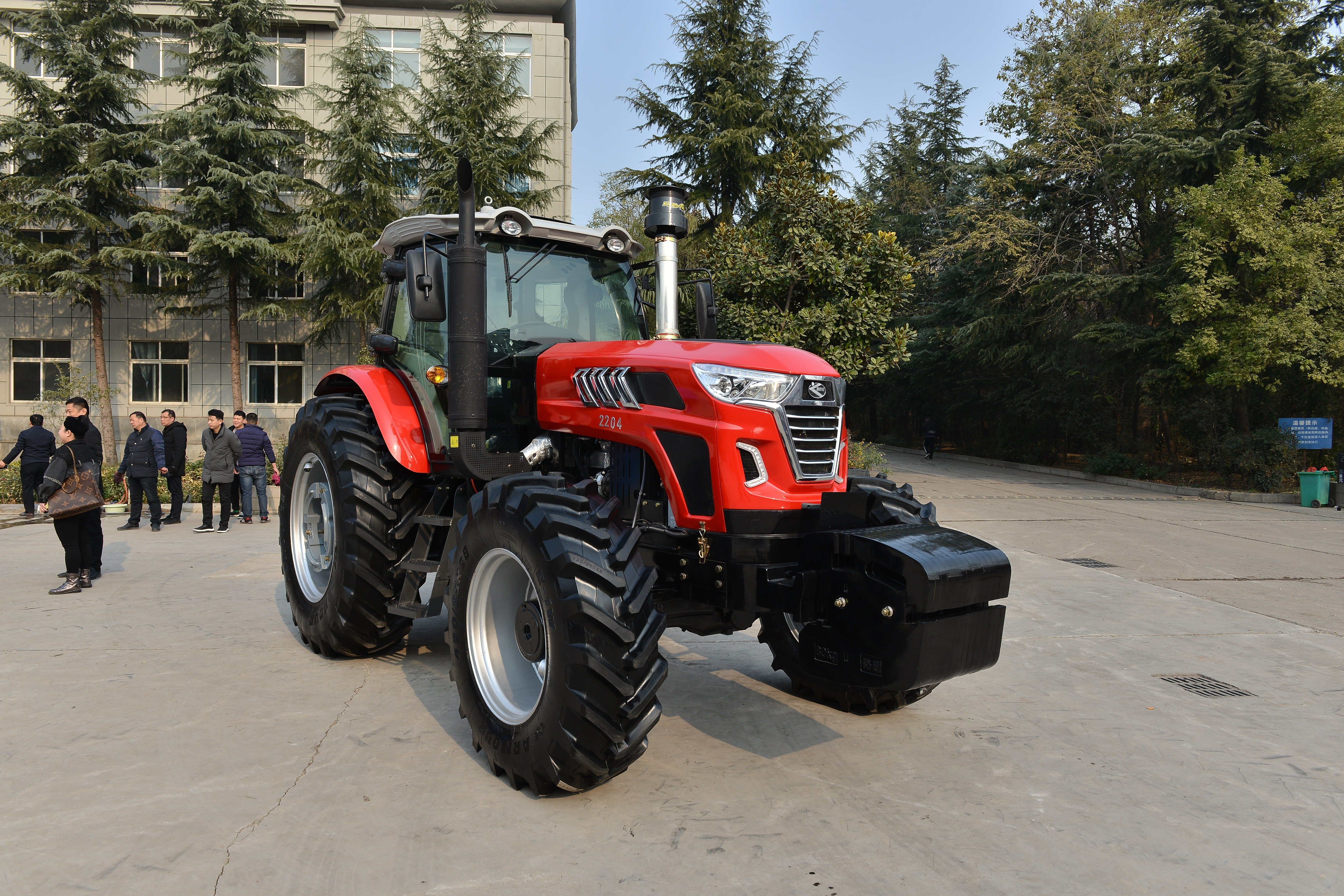 LTG2204 220HP farm tractor