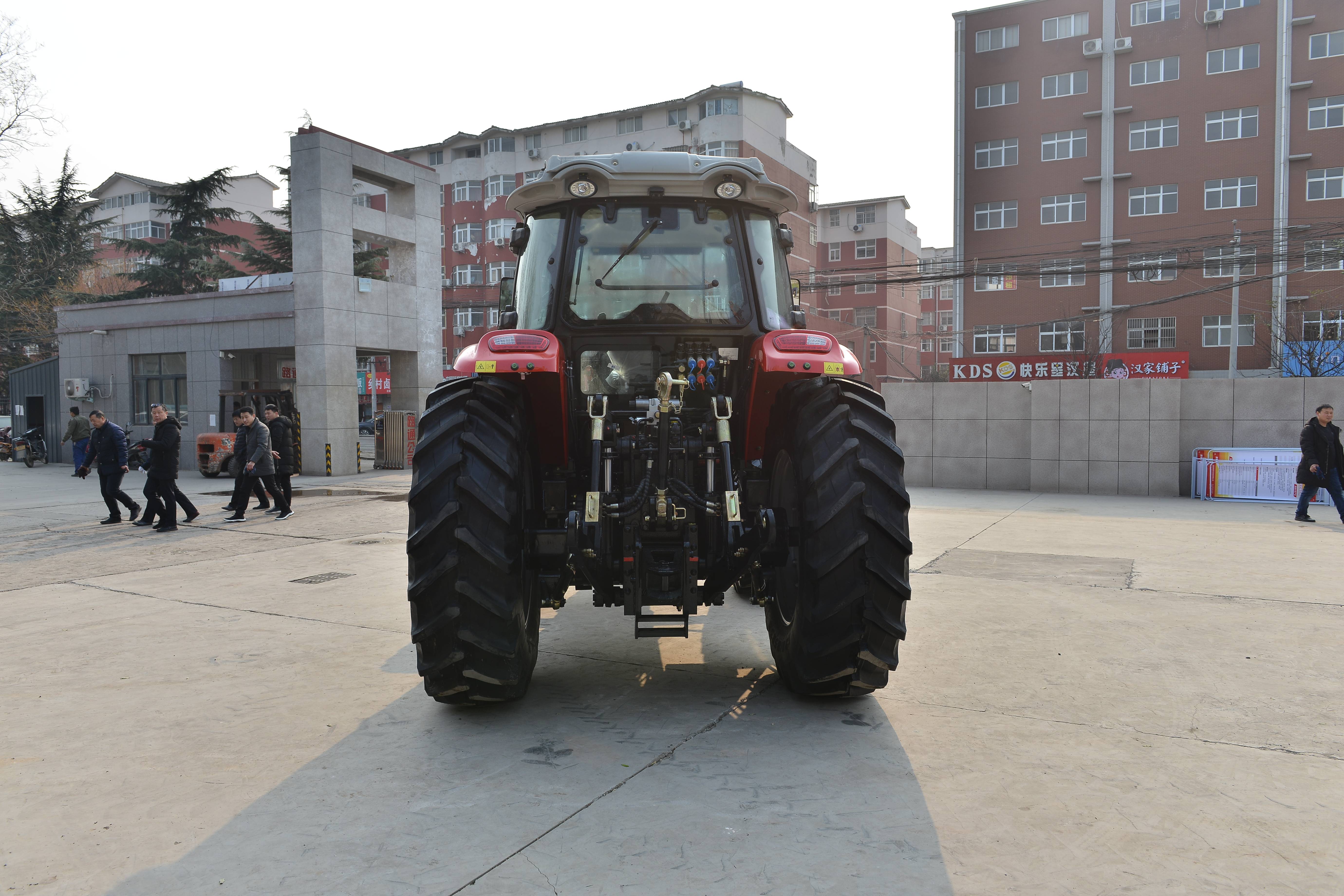 LTG2204 220HP farm tractor