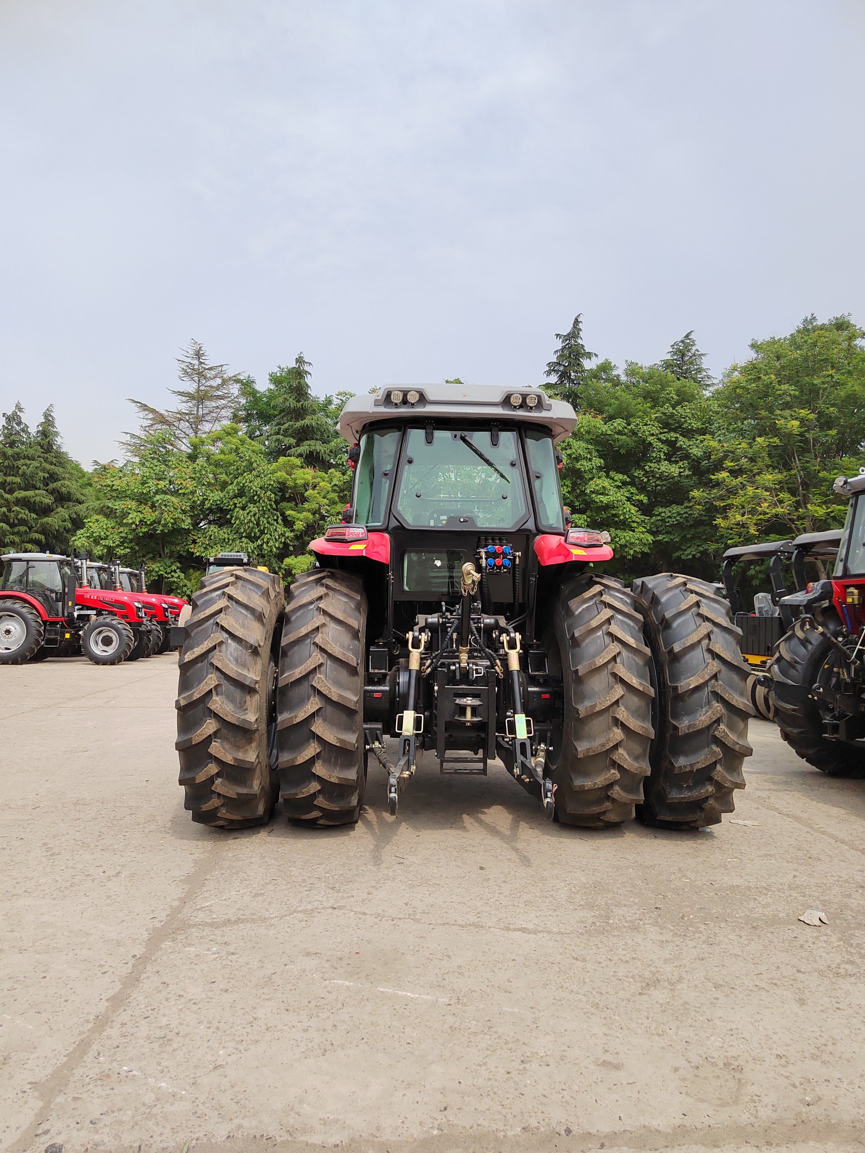 LTG2404 240HP farm tractor